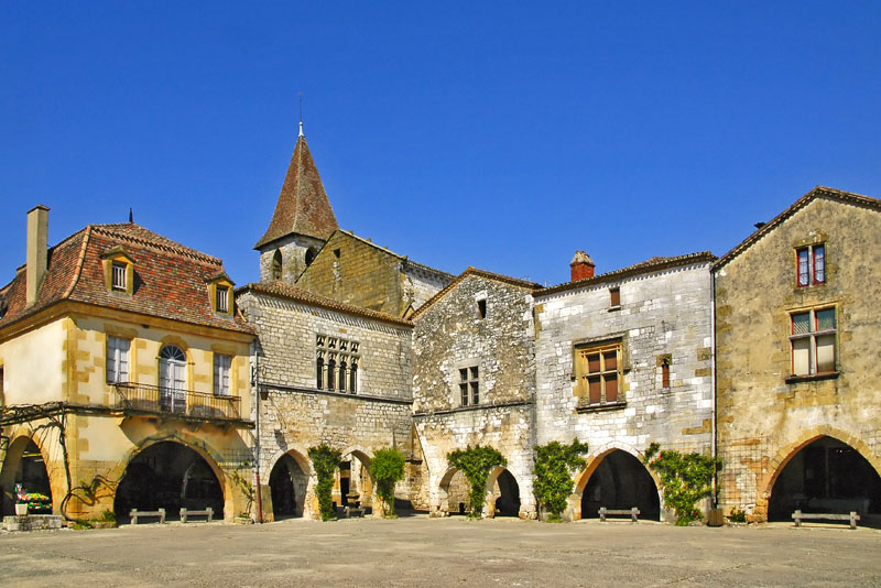 Monpazier - un de vos visites à faire à partir de la Maison d'Hôtes La Belle Demeure, au cœur du Périgord Noir en Dordogne